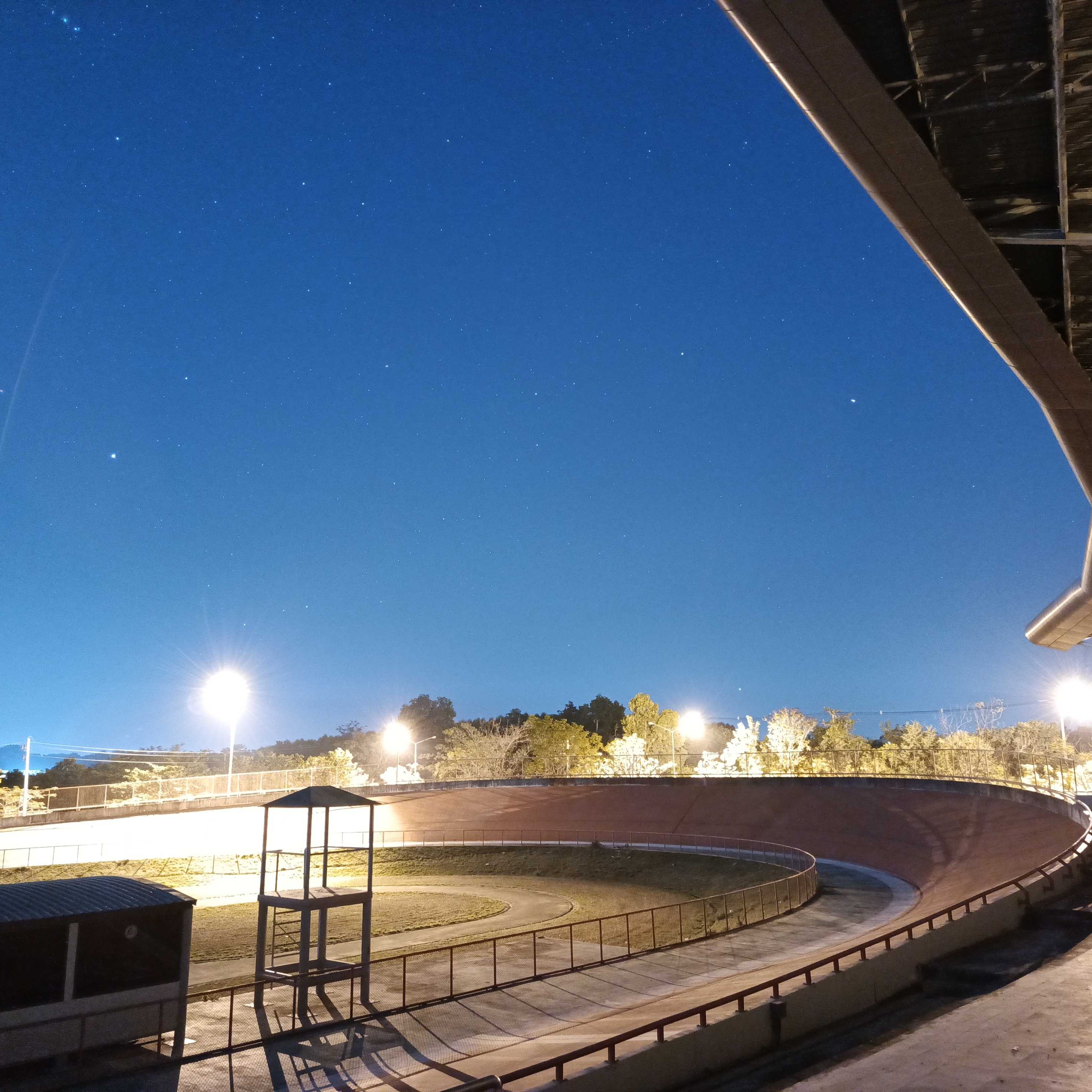 สนามกีฬาจักรยานประเภทลู่